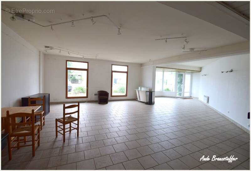 Local/bureau à vendre LA COUARDE SUR MER (17), local commercial premium - photo 8