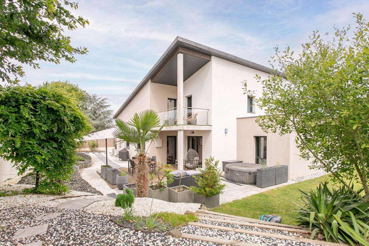 Maison Mouzillon 6 P . 4 Chs . Bureau . 138.77 M² . T 681 M² . Garage . Terrasse . Balcon - photo 4