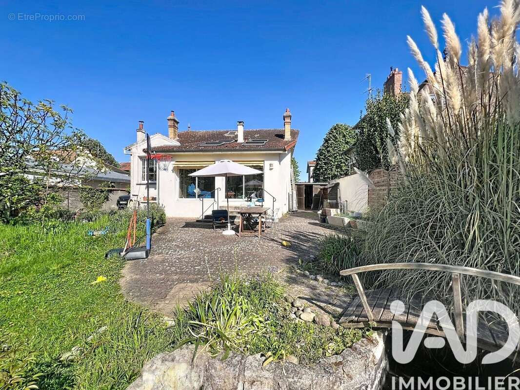Photo 2 - Maison à BRIE-COMTE-ROBERT