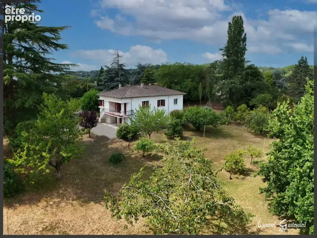 Maison à vendre 9 pièces d’environ 188 m² 7 chambres avec garage à Port-Sainte-Foy-et-Ponchapt (24) - photo 2