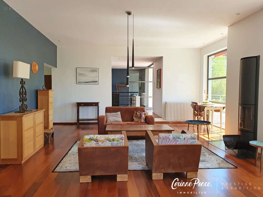 Superbe Villa contemporaine avec piscine proposée par Corinne Ponce Immobilier - photo 4