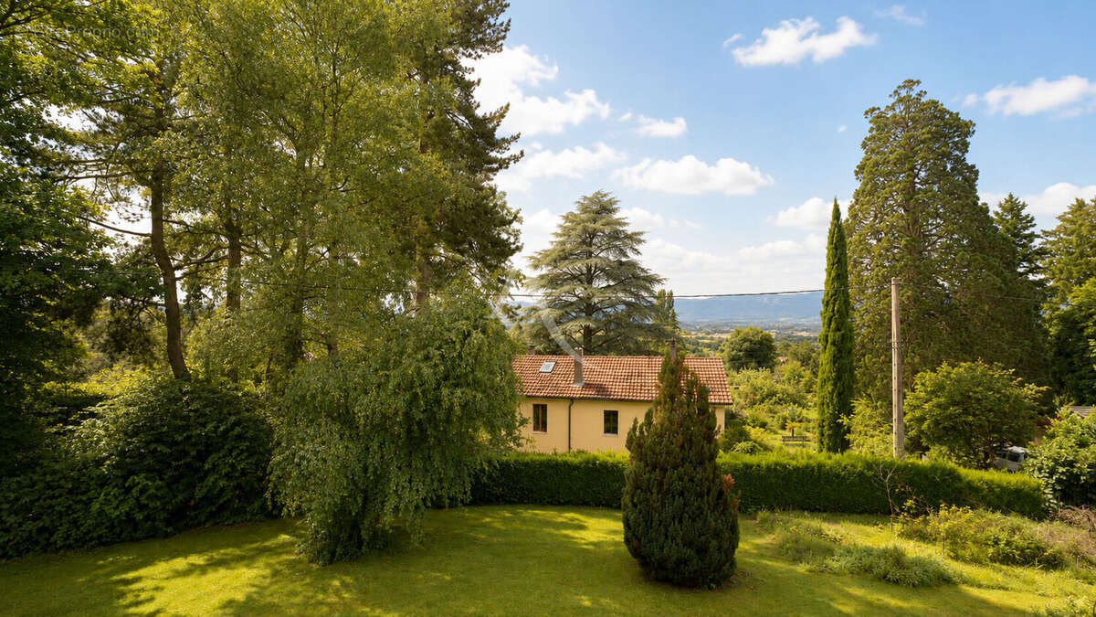 Maison à COLLONGES-SOUS-SALEVE