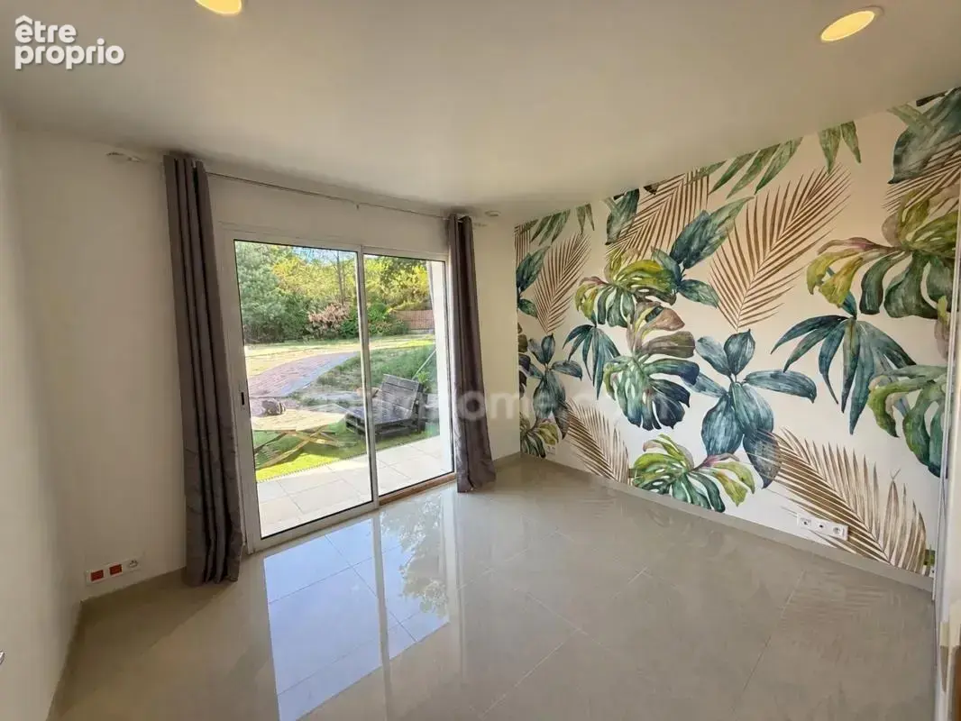 Maison, ferme à rénover, piscine, terrain de 1 900 m² - photo 9