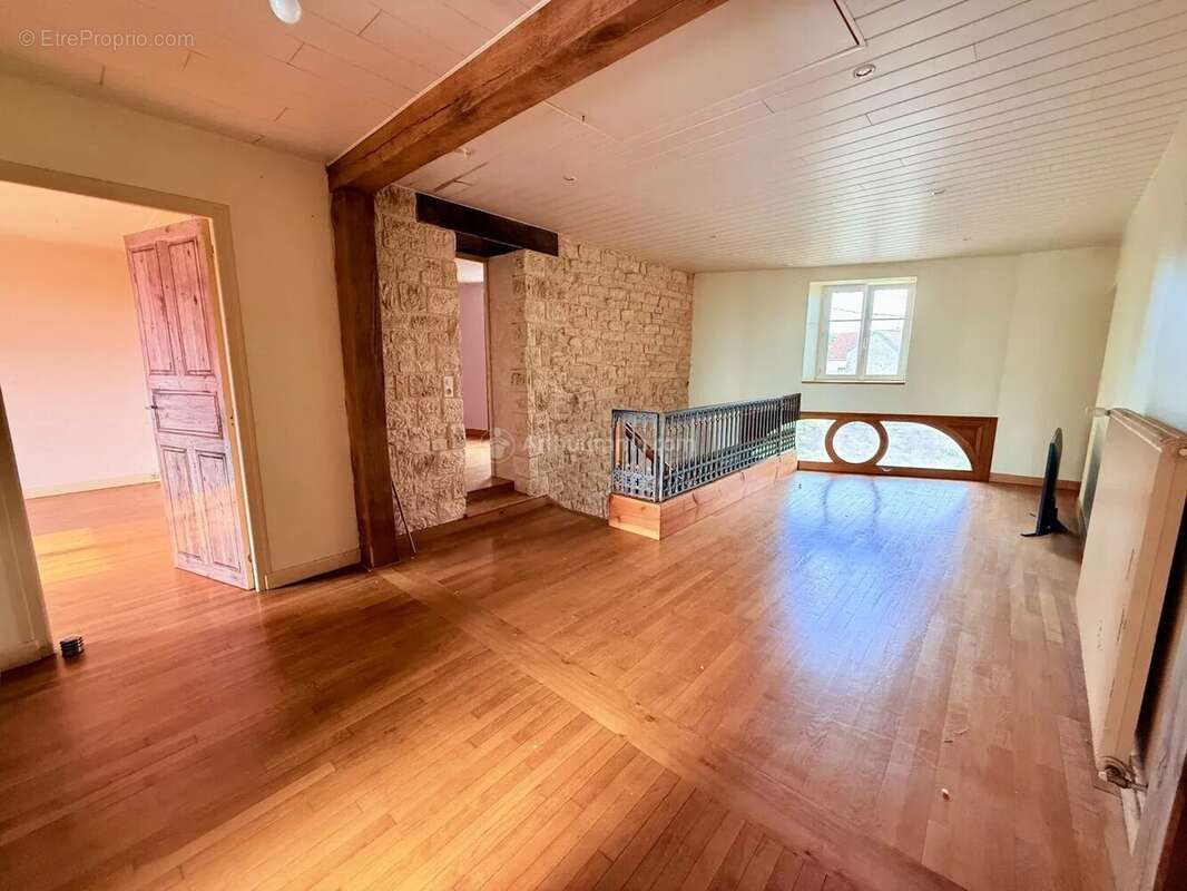 Maison en pierre avec hangar - photo 8