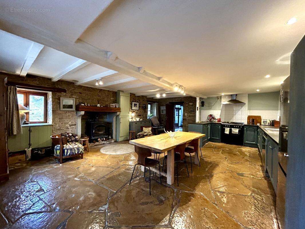 Corps de ferme, 2 gîtes accessibles PMR et une autre maison - photo 4