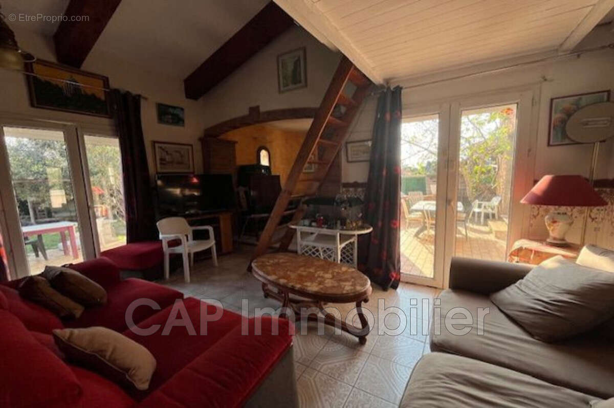 Maison à SAINT-LAURENT-DE-LA-SALANQUE