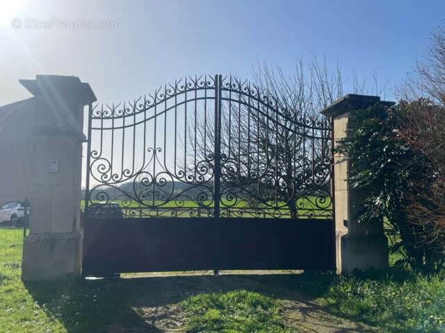 Maison à CONDE-SUR-HUISNE