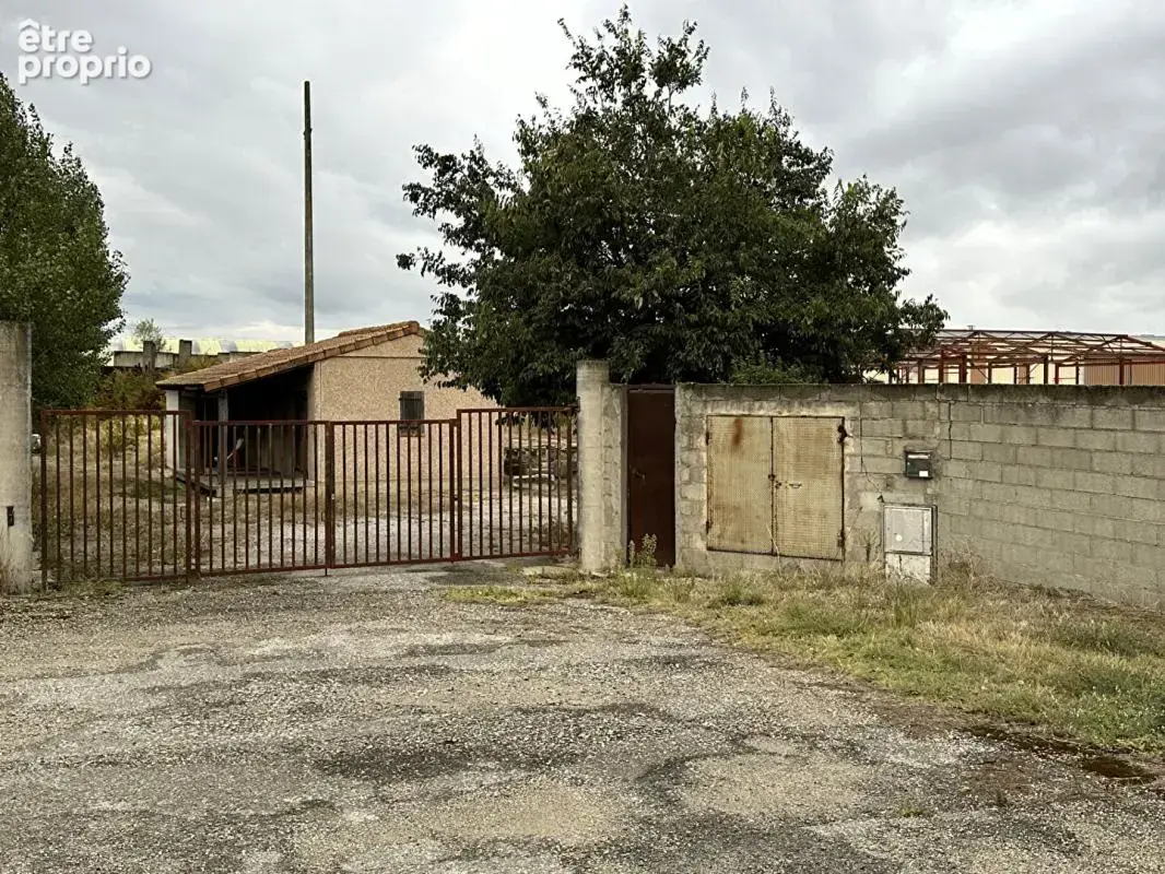 Terrain à usage professionnel de 6 591 m² avec bâtiment de stockage et logement gardien - Carcassonne La Bouriette - photo 5