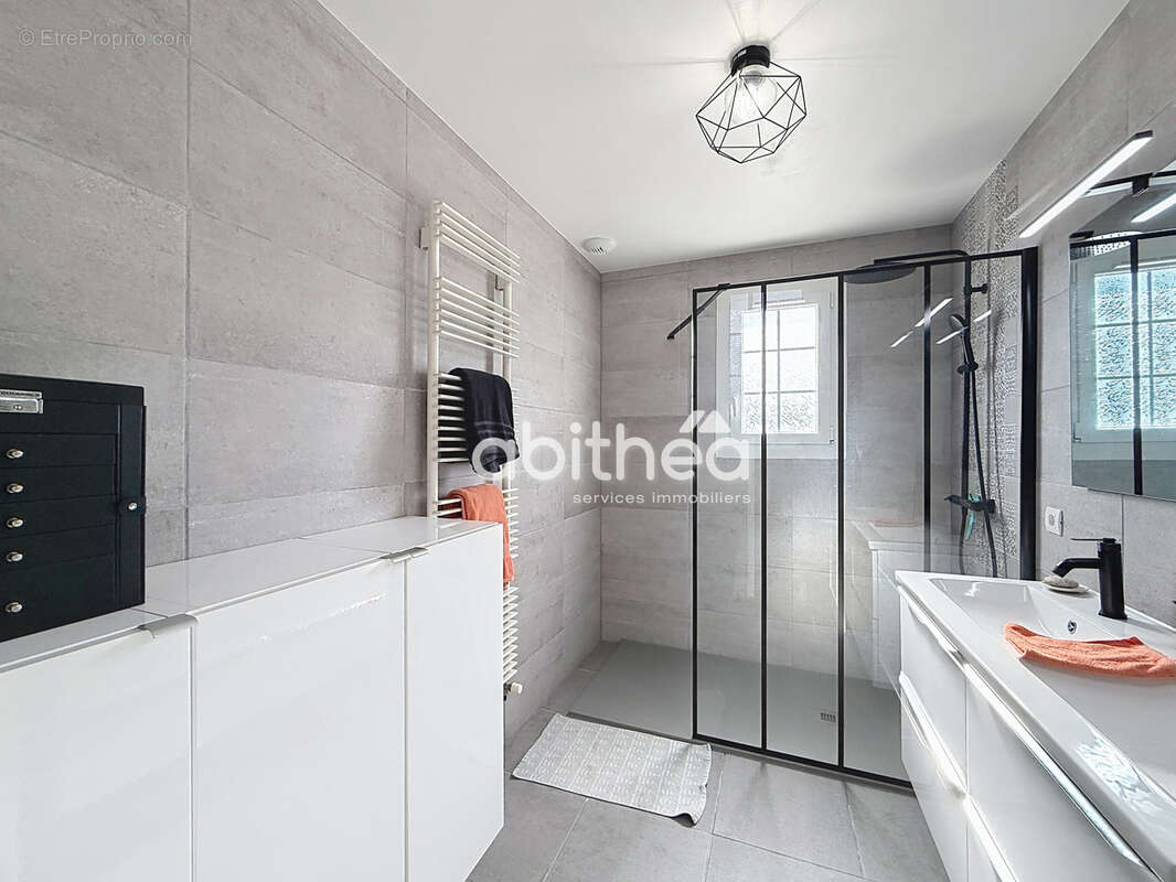 La BOIXE - VARS, Maison rénovée de 140 m2 avec sous sol aménagé - 5 chambres - photo 9