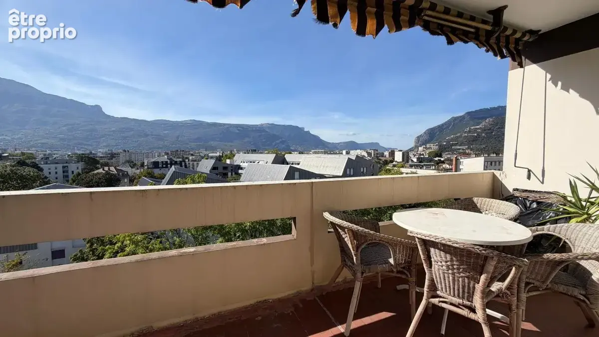 GRENOBLE – T3 de 87 m² – 8e étage – Balcon – Cave - photo 6