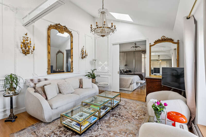 Appartement à PARIS-8E