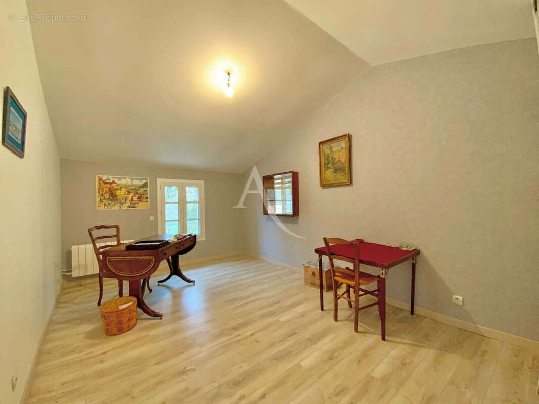 Maison de Ville avec Dépendances et Jardin - Jonzac Centre - photo 13