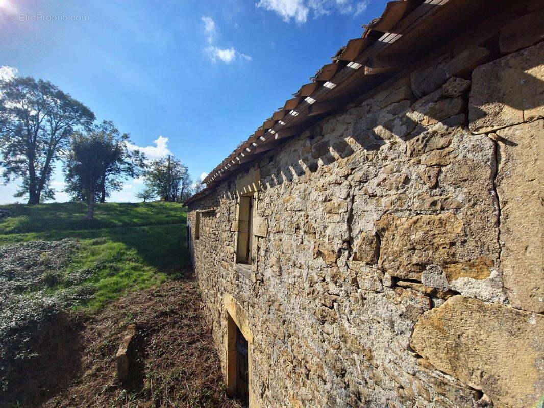 Maison à LACAPELLE-LIVRON