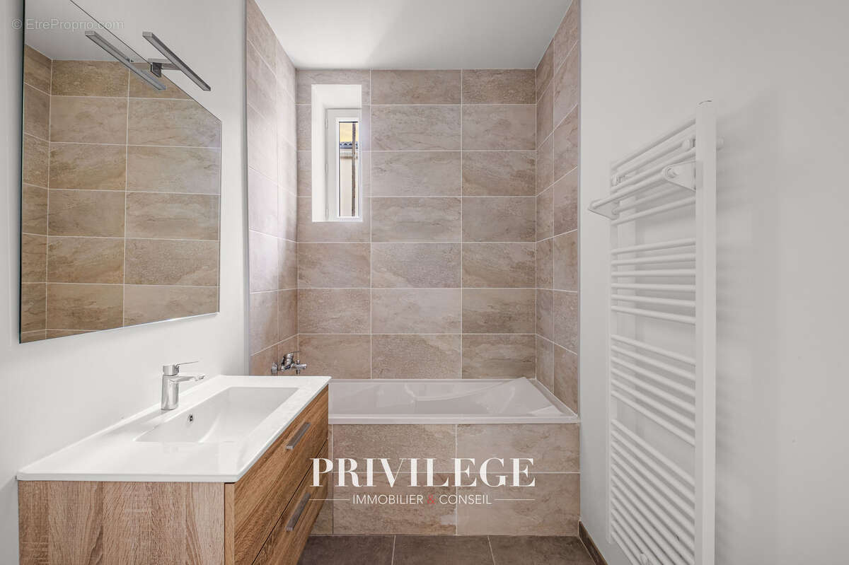 Appartement à CHARBONNIERES-LES-BAINS