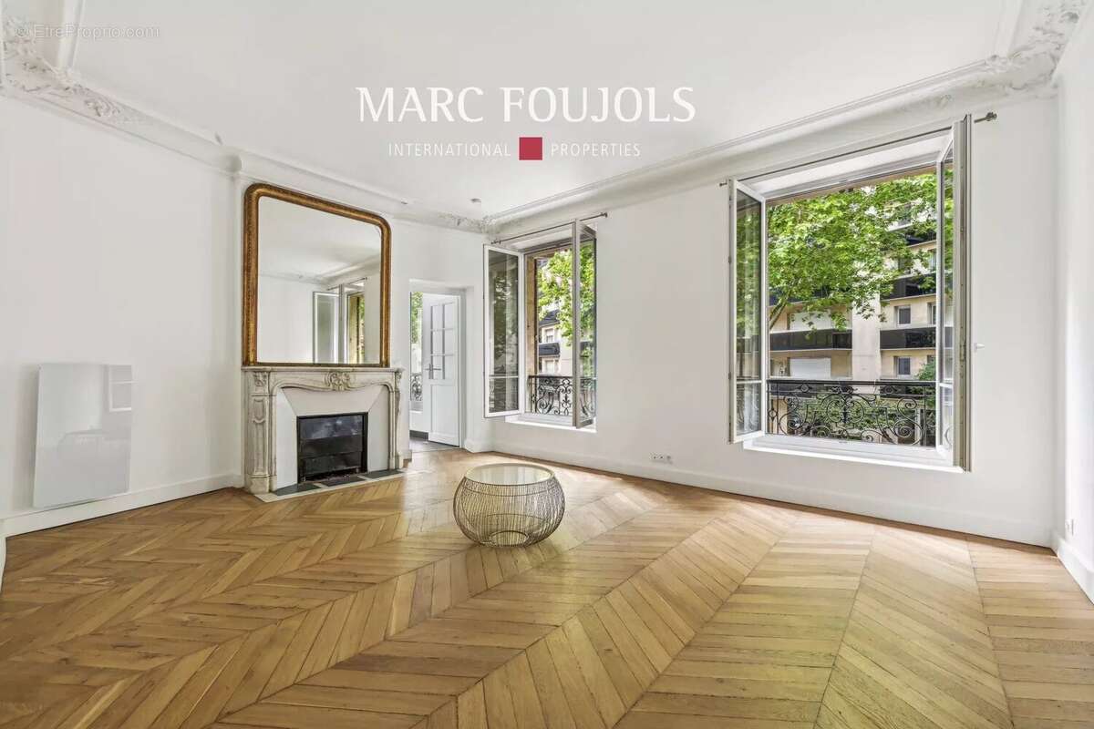 Paris XVI - Auteuil Nord - Appartement 4 pièces en angle rénové - photo 3