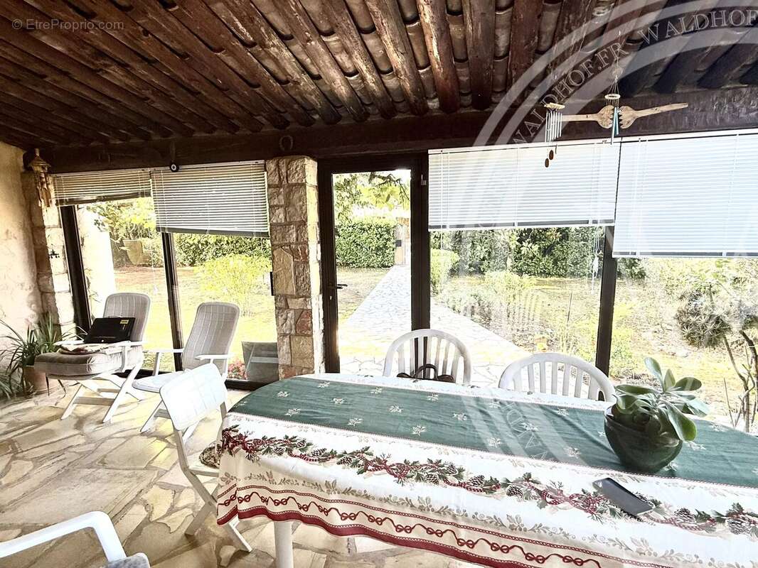 Appartement à CHATEAUNEUF-GRASSE