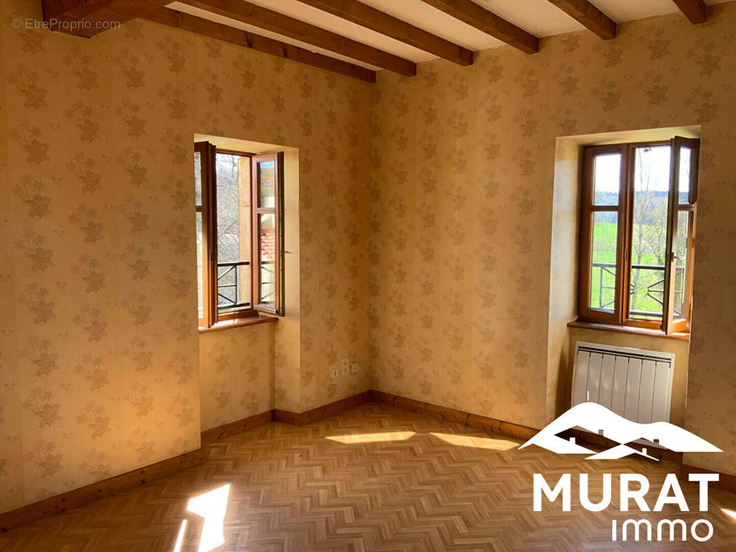 Appartement à CONDAT-LES-MONTBOISSIER