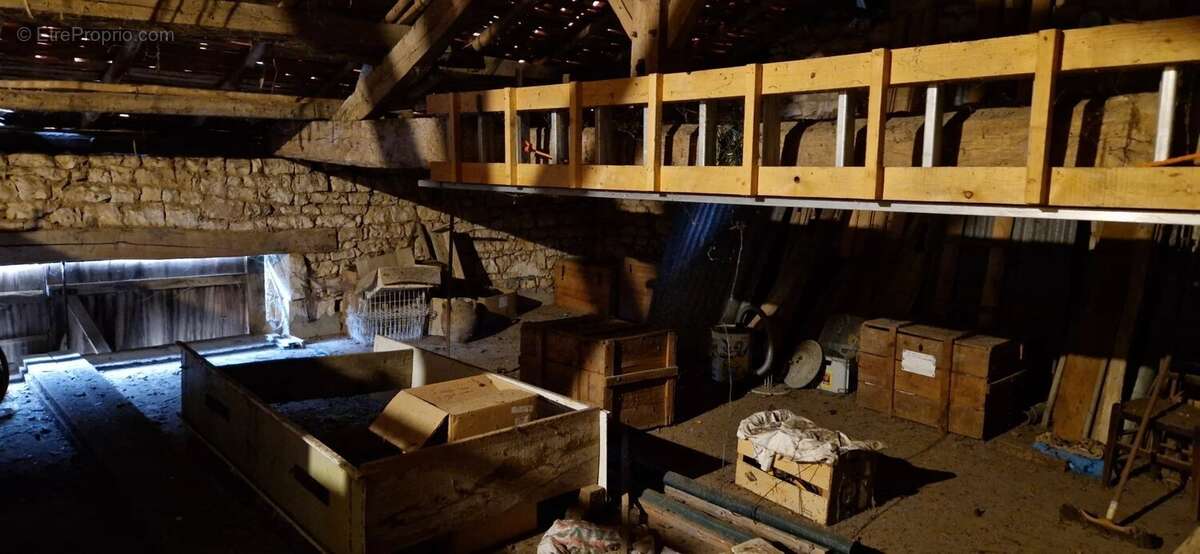 Maison de caractère avec grande grange/garage et plus de 1600m2 de terrain attenant - photo 47