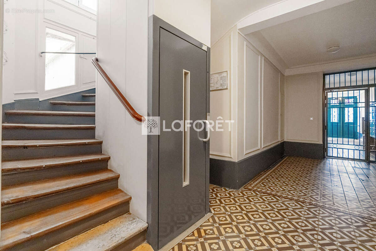 Cachet - Immeuble pierre de taille - coeur du 2ème arrondissement - photo 13