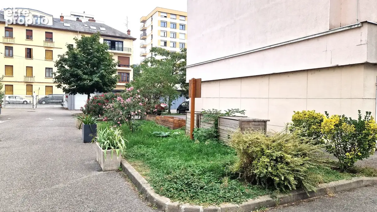 Chambéry centre - Très joli F3 de 78 m2 - cave et grenier - photo 9