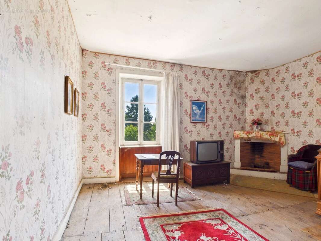 Maison à PIEGUT-PLUVIERS