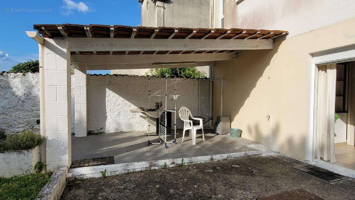 Maison à SAINT-JEAN-D'ANGELY