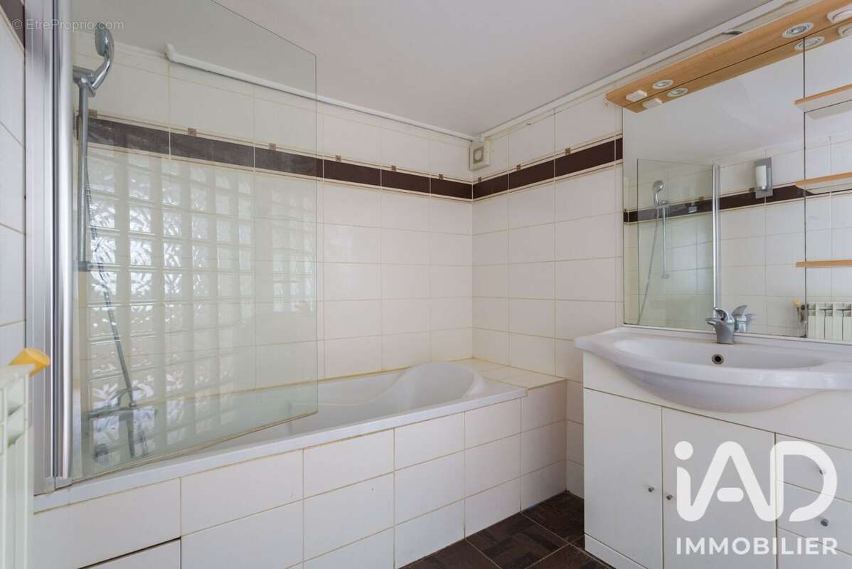 Photo 9 - Appartement à COURBEVOIE