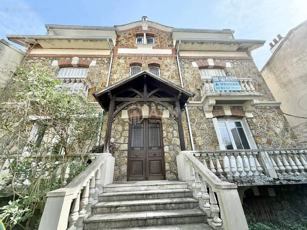 Appartement à LA GARENNE-COLOMBES