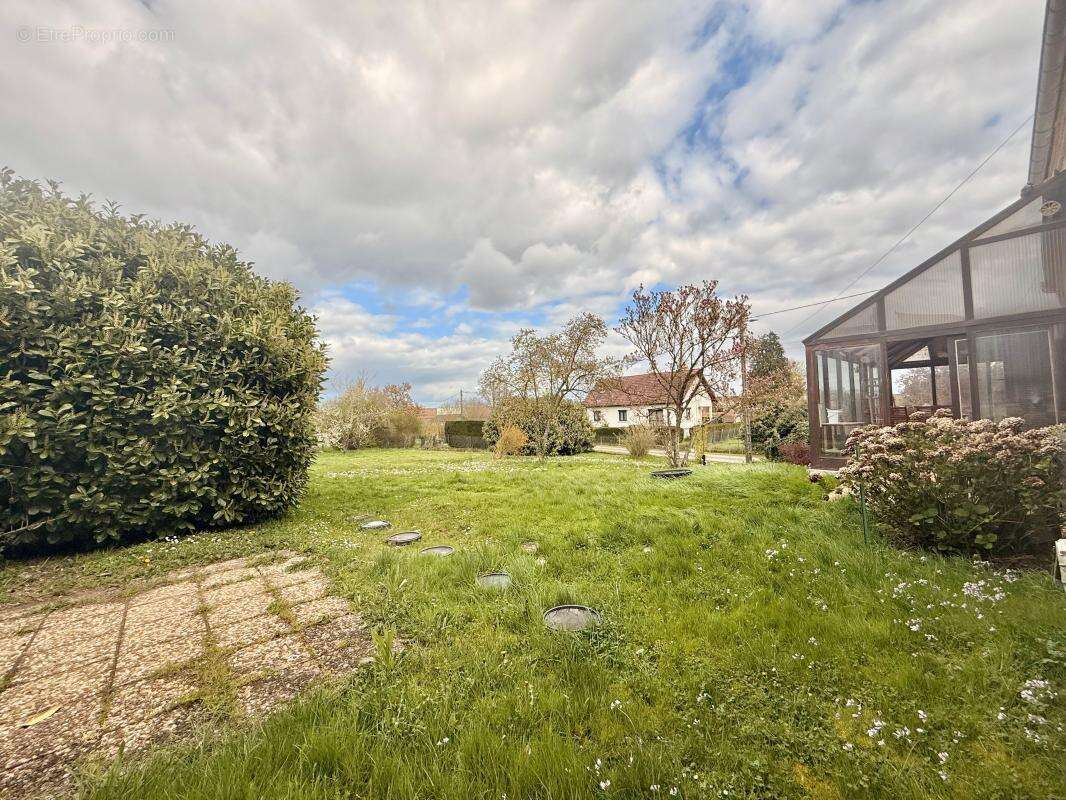 Maison à SAINT-LEGER-TRIEY