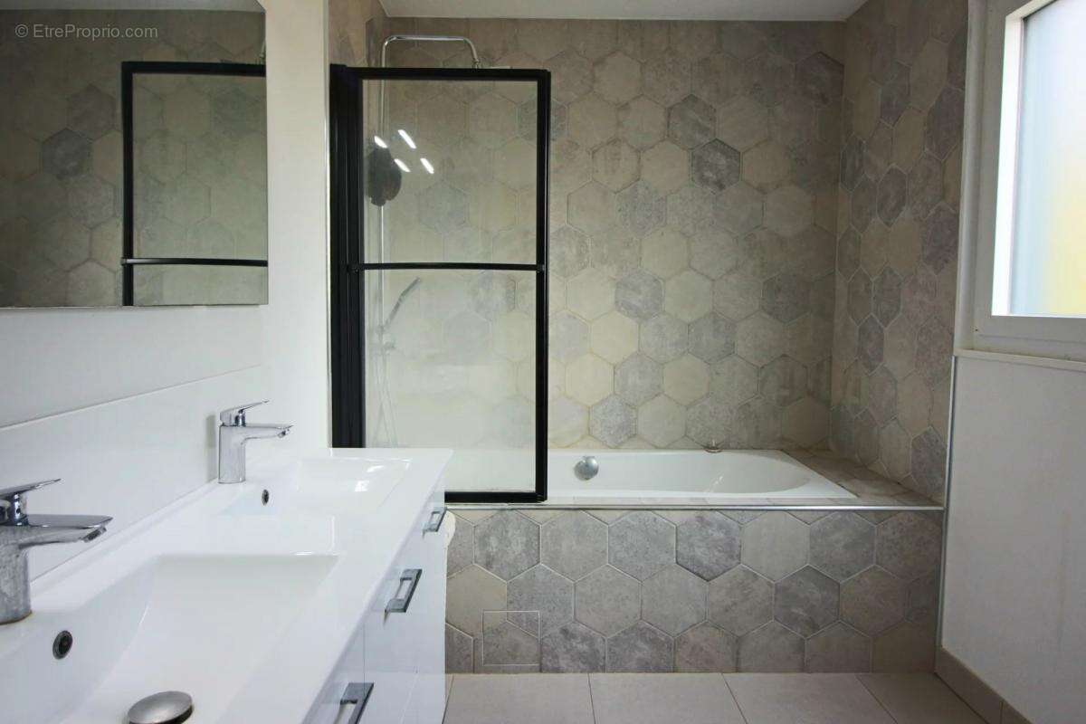 Maison à VAUX-LE-PENIL