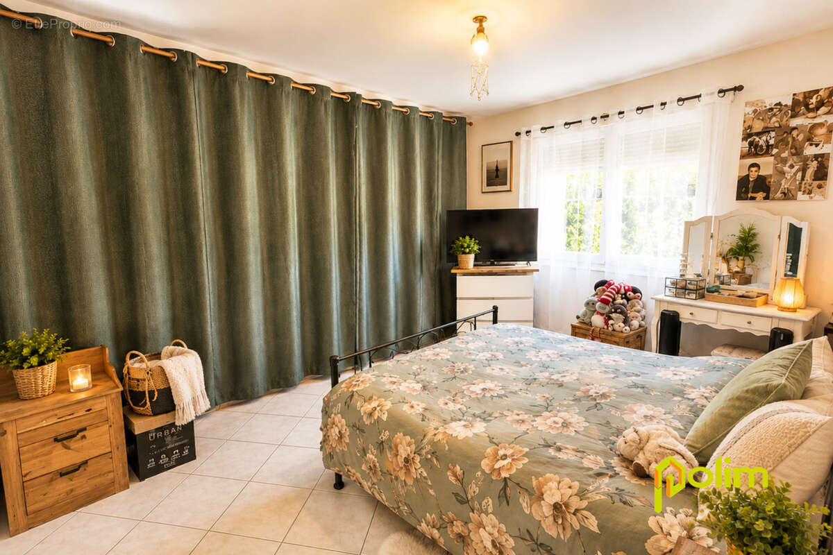 Ensemble immobilier avec appartement loué et vaste dépôt - photo 6