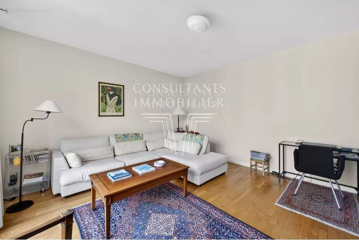 Appartement à NEUILLY-SUR-SEINE
