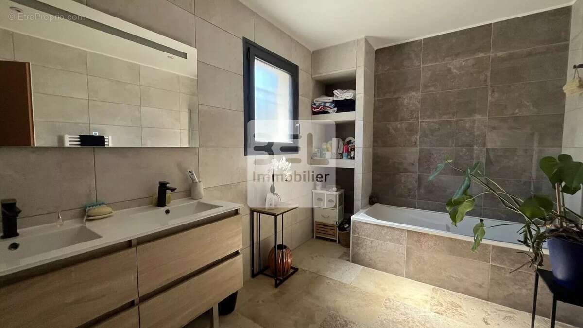 Maison à GOUDARGUES