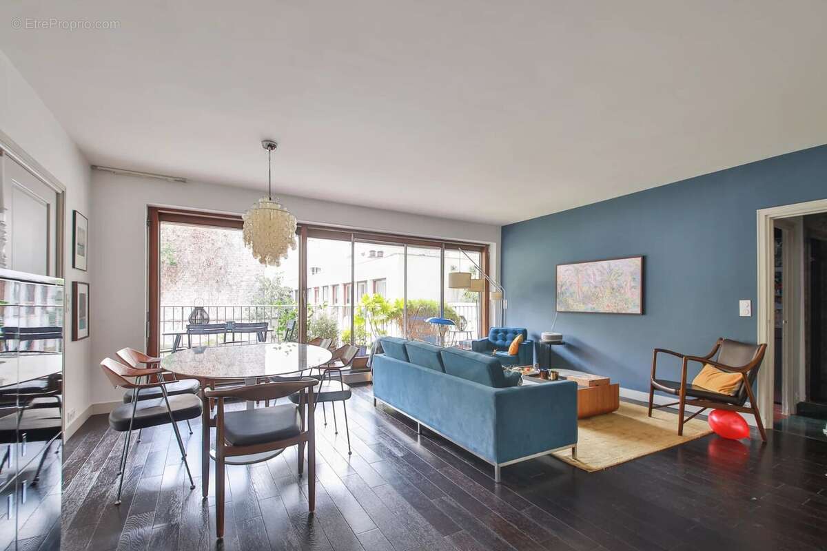 Appartement à PARIS-16E