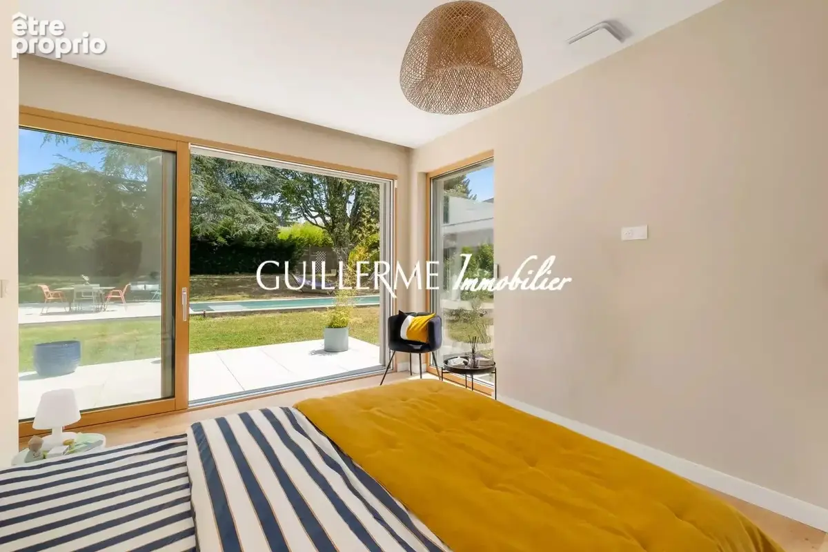 La Tour-de-Salvagny – Maison contemporaine de 228 m² – 5 suites – Piscine – Terrain de 2 150 m² - photo 16