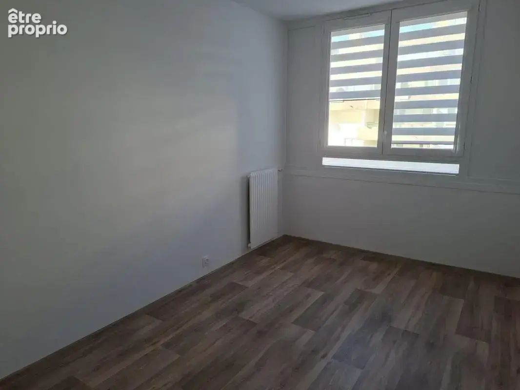 Trappes centre – appartement t4 rénové avec balcon – proche gare - photo 5