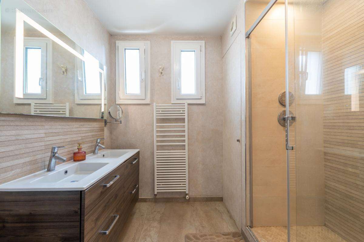 Appartement à VILLE-D'AVRAY