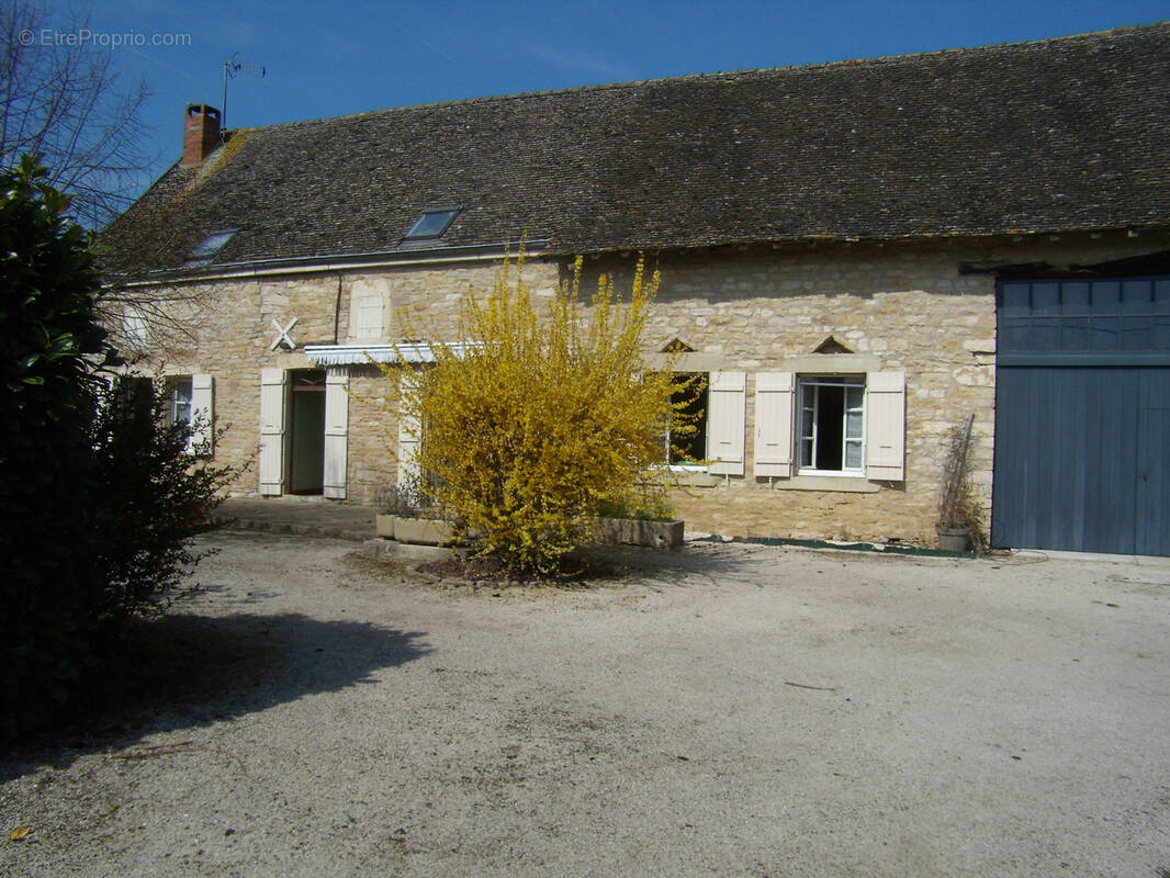 Maison à VARENNES-LE-GRAND