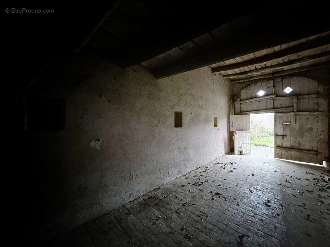 Maison à DOMVALLIER