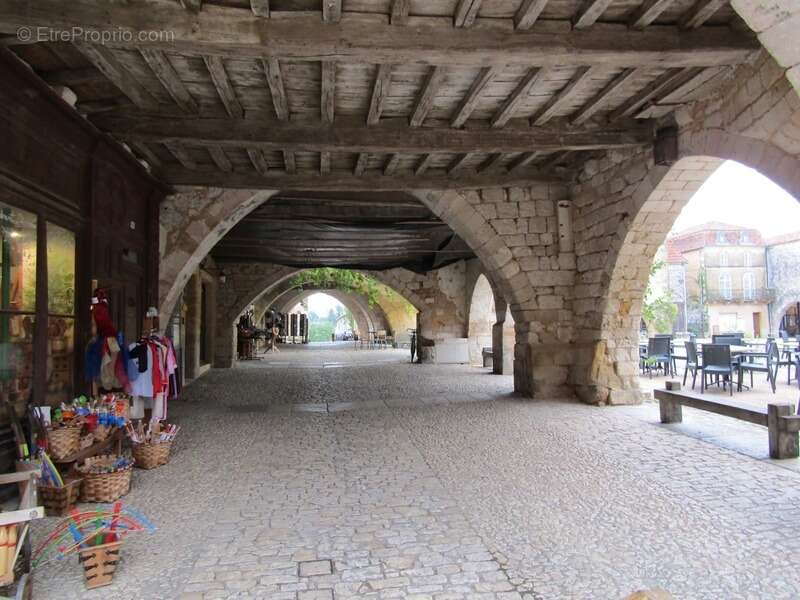 Commerce à MONPAZIER