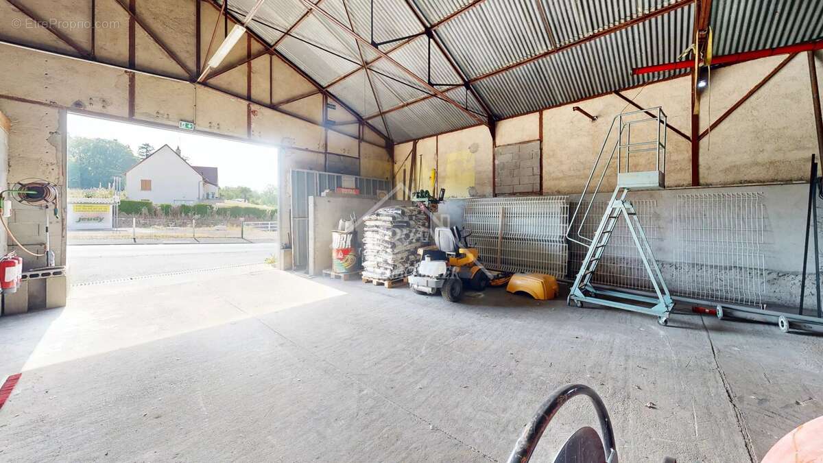 Commerce à CERILLY