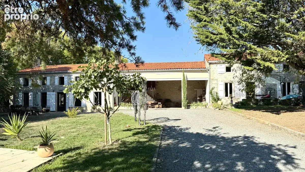 Propriété de caractère - 2 maisons, piscine et parc arboré - photo 1