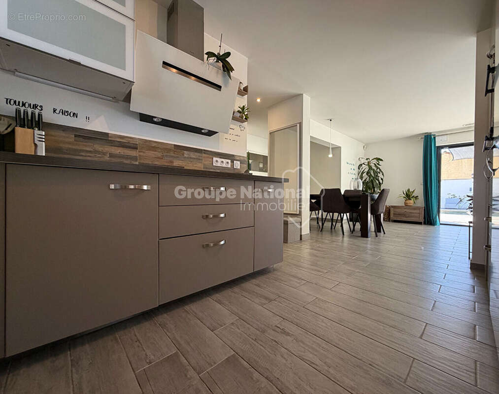 Maison T4/5 de plain-pied avec piscine et double garage - photo 6