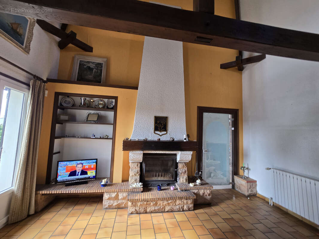 Maison à SAINT-REMY-EN-ROLLAT