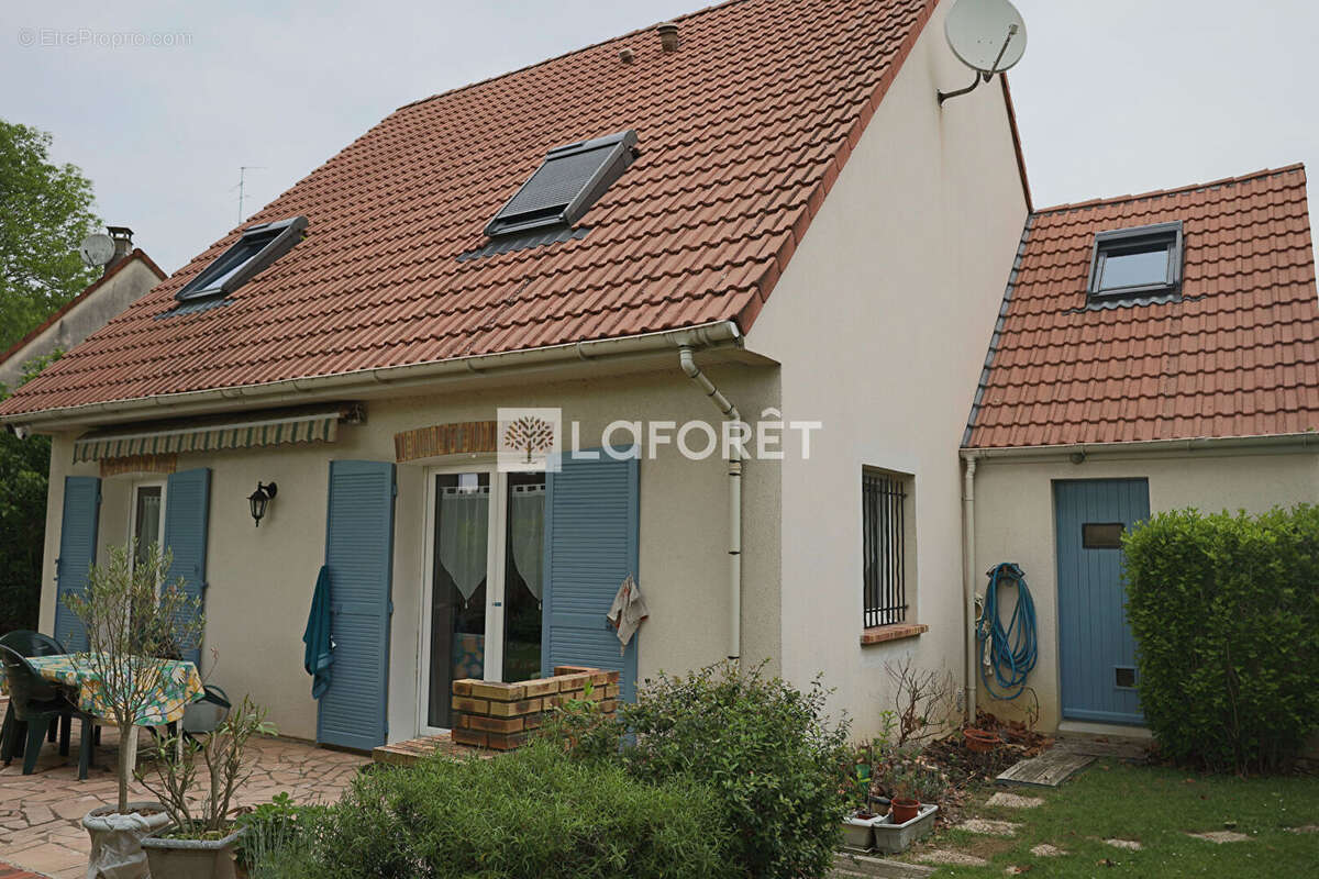 Maison à OZOIR-LA-FERRIERE