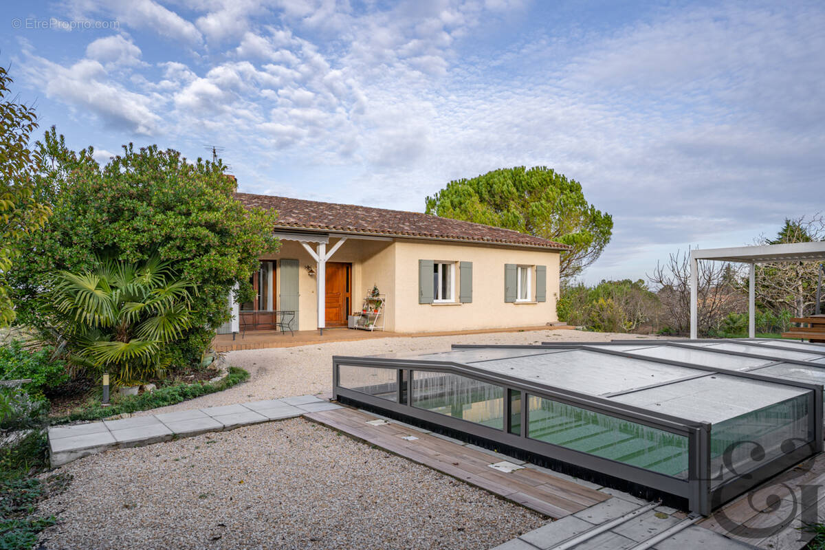 Maison à PUJOLS