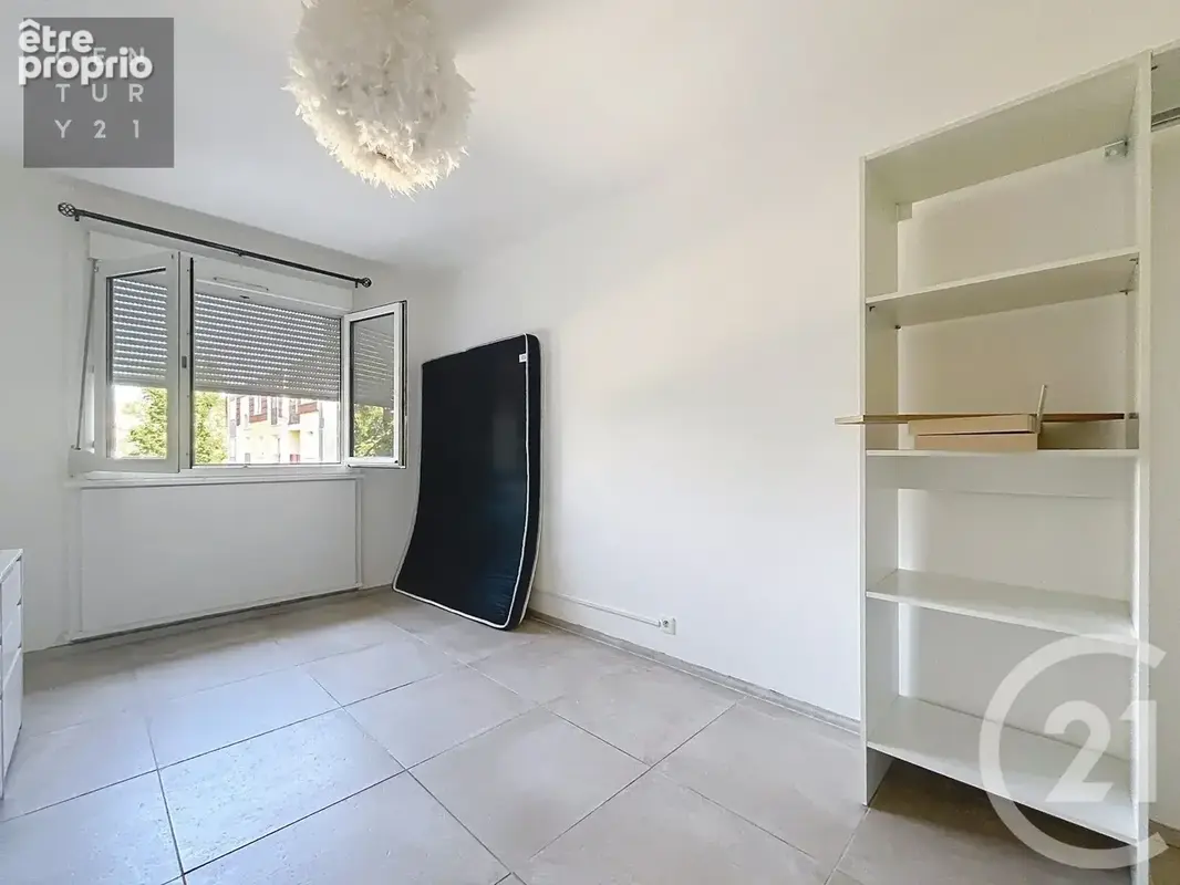 Appartement 54 m² à La Chapelle-Saint-Luc  - photo 4
