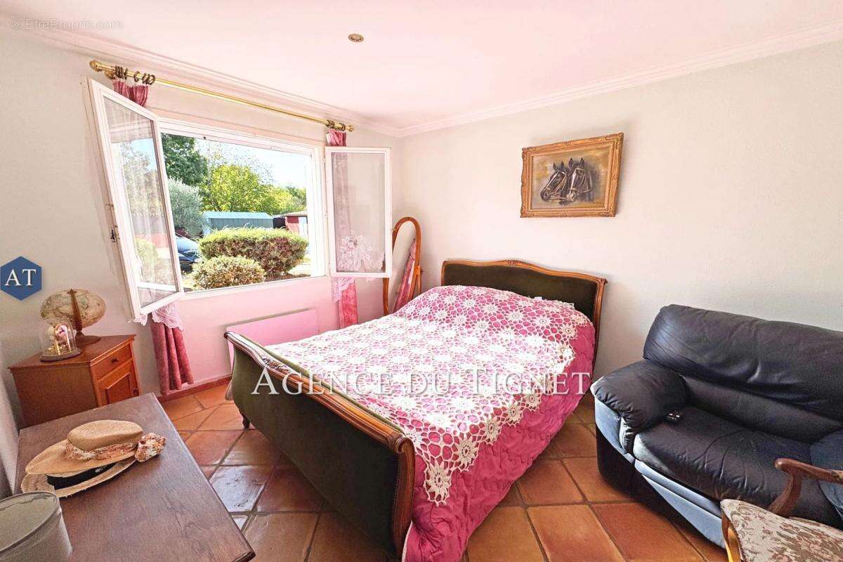 Maison à SAINT-CEZAIRE-SUR-SIAGNE