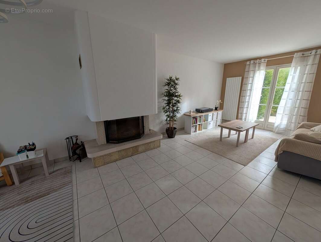Maison à LES CLAYES-SOUS-BOIS
