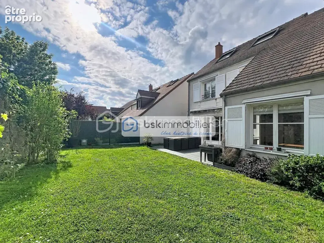 Maison à MENNECY